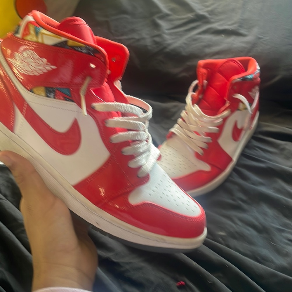 Jordan 1 mid PERFECT condition only need to be cleaned